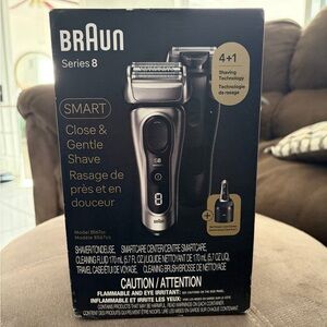 BRAUN SERIES 8-8567CC WET & DRY SHAVER